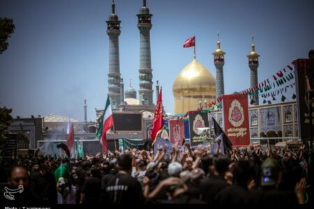 قم در روز عاشورا؛ از عزای سیدالشهدا(ع) تا تجدید بیعت با ولایت + عکس