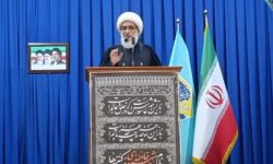 مردم ایران نیز با تمام وجود در کنار رهبر معظم انقلاب ایستاده‌اند
