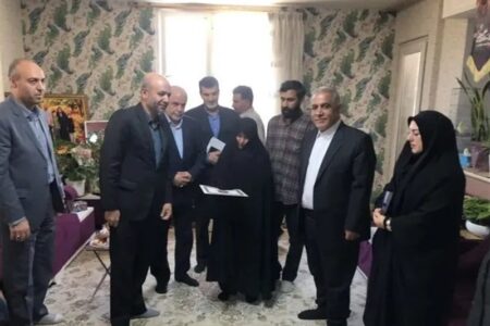 مشاور رئیس‌جمهور: خدمتگزار خانواده شهدا هستیم