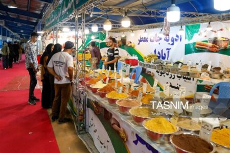 گشایش نمایشگاه سوغات محلی و هدایا در شهرکرد + تصویر