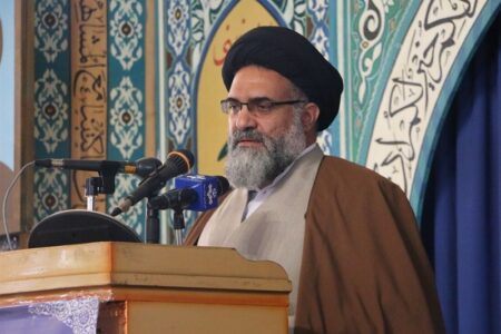 امام جمعه یاسوج: وحدت ملی مهم‌ترین سنگر امروز در برابر دشمن است